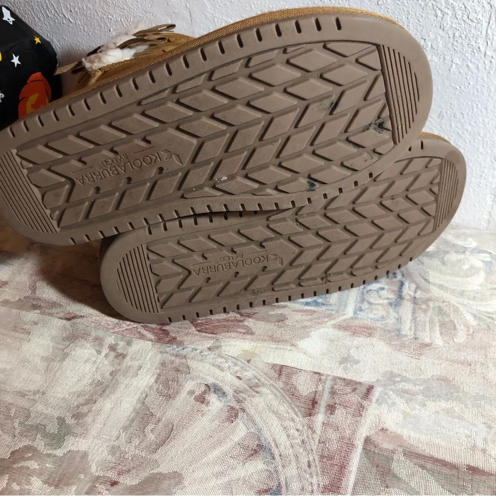 Kookaburra Girls Boots by UGG Size 4 Style # 1019372